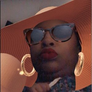 Meet your Posher, Cherita